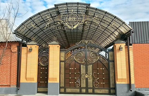 Купить или заказать ворота для дома с навесом - стильные и надежные решения для вашего участка в Химках от 42155 руб | ВоротМастер-Хмк